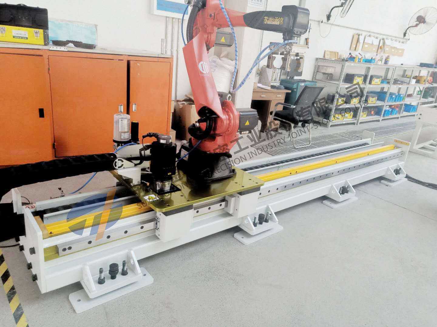 柯馬第七軸機器人應用